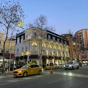 Otel The Crown Boutique & ****