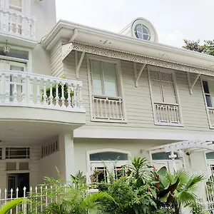https://la-casita-mercedes.angeleshotels.net